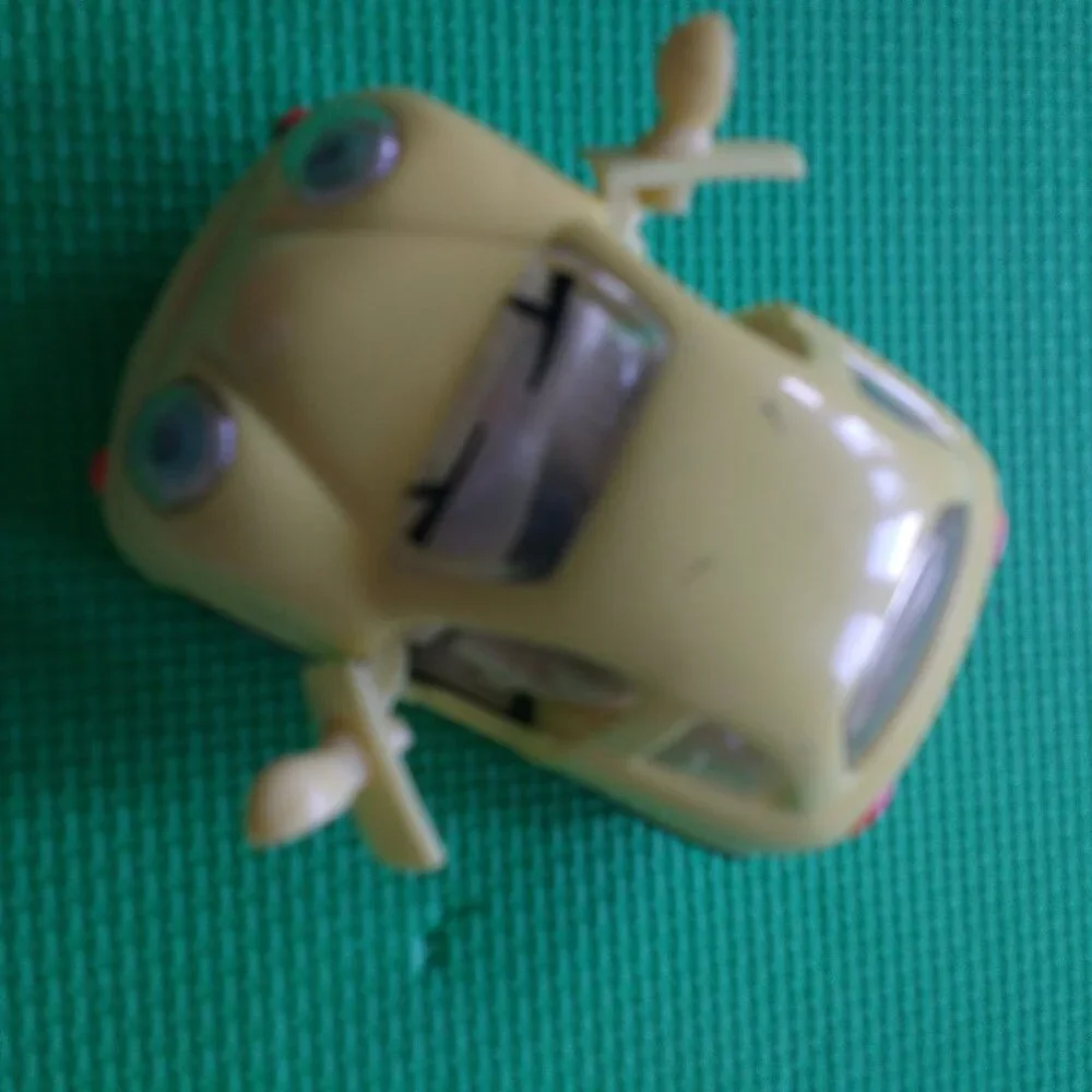 Chevron Yellow car Used in good condition
